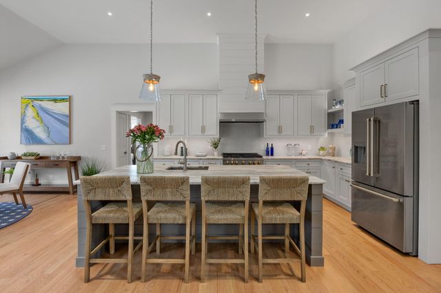 4 Monomoy Lane, Orleans, MA 02653