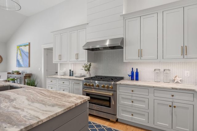 4 Monomoy Lane, Orleans, MA 02653
