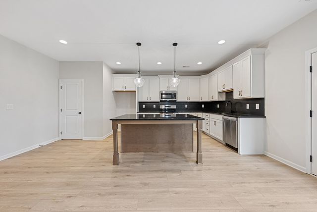 2279 Fuzzy Falls, Opelika, AL 36804