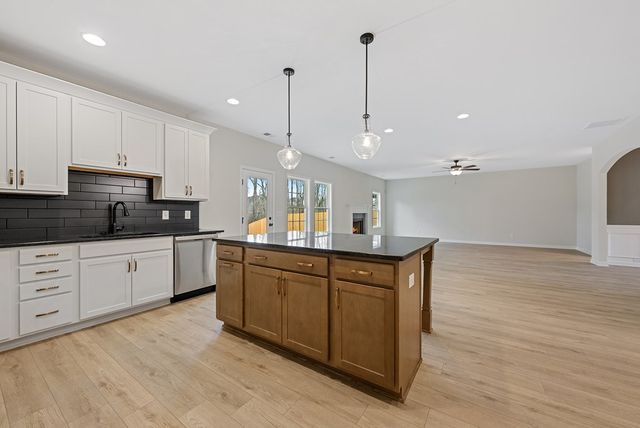 2279 Fuzzy Falls, Opelika, AL 36804