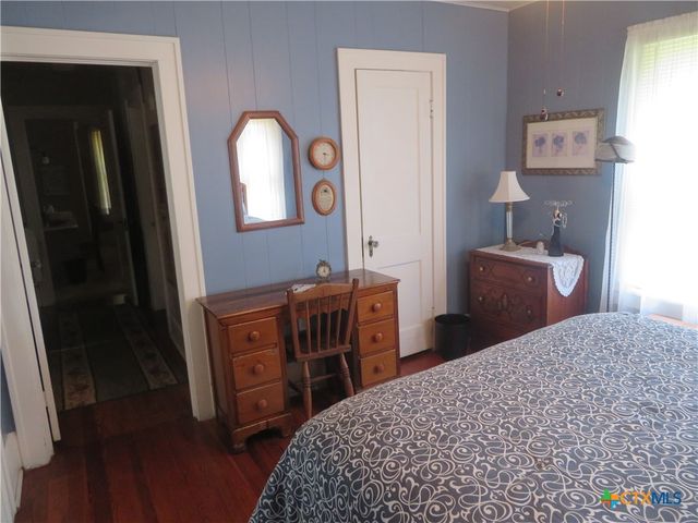 206 S Allen, Edna, TX 77957