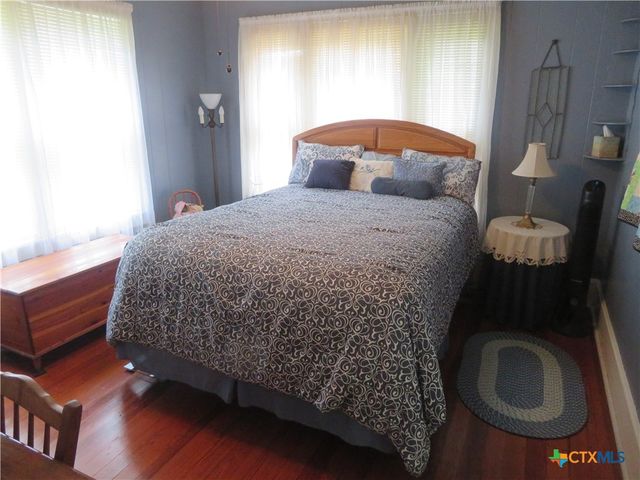 206 S Allen, Edna, TX 77957