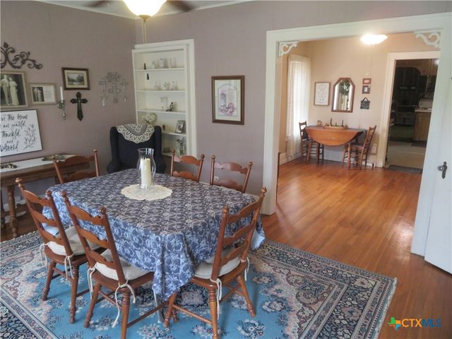 206 S Allen, Edna, TX 77957