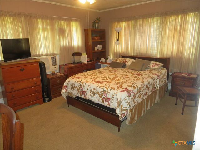 206 S Allen, Edna, TX 77957