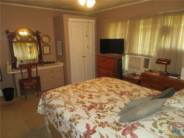 206 S Allen, Edna, TX 77957