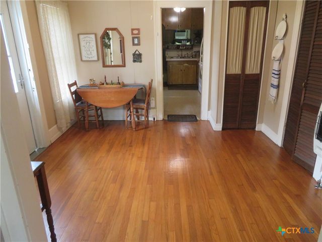 206 S Allen, Edna, TX 77957