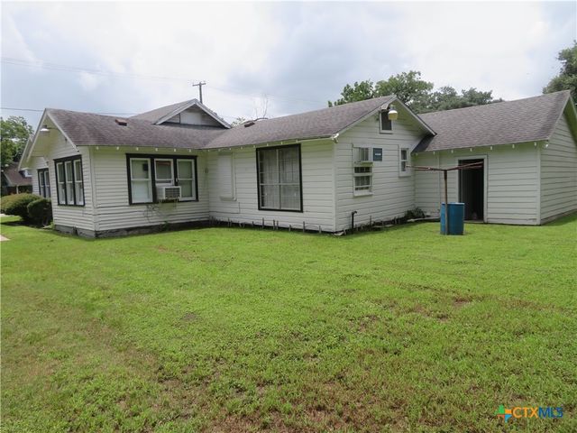 206 S Allen, Edna, TX 77957