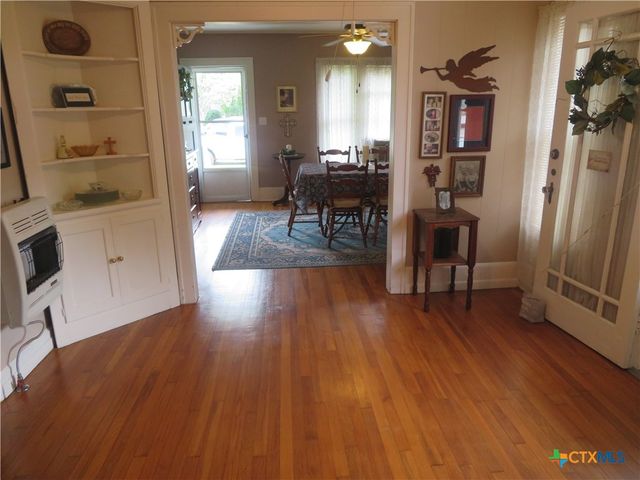 206 S Allen, Edna, TX 77957