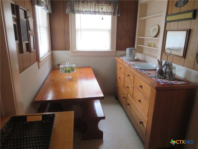 206 S Allen, Edna, TX 77957