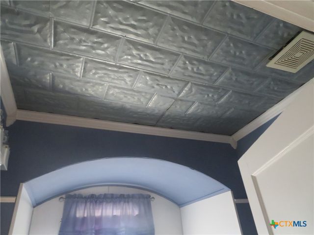 206 S Allen, Edna, TX 77957