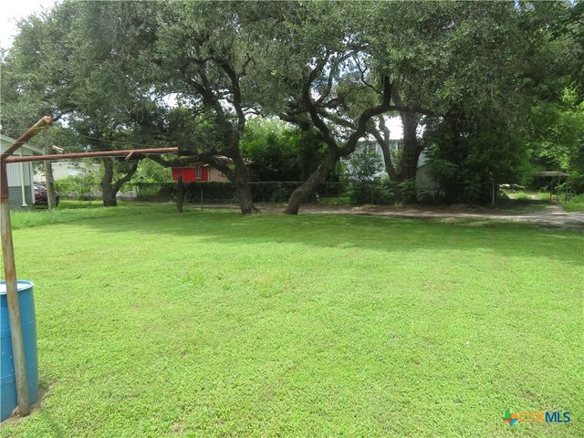 206 S Allen, Edna, TX 77957