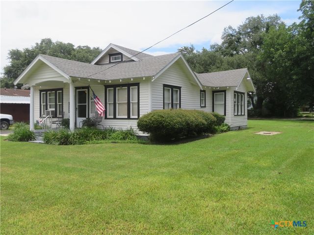 206 S Allen, Edna, TX 77957