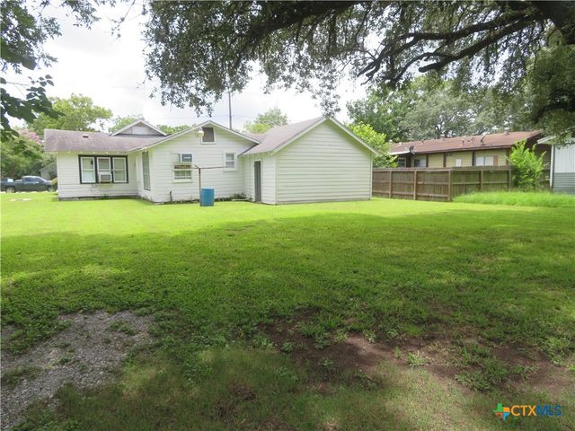 206 S Allen, Edna, TX 77957