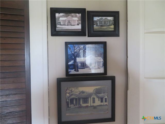 206 S Allen, Edna, TX 77957