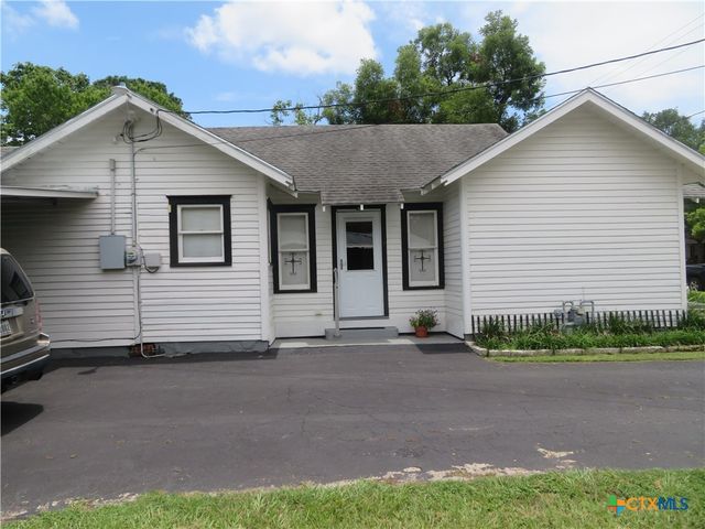 206 S Allen, Edna, TX 77957