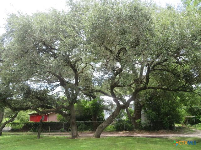 206 S Allen, Edna, TX 77957