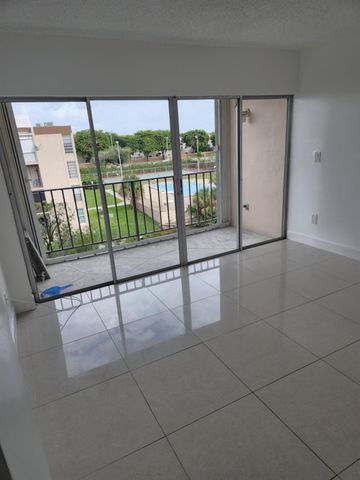 8895 Fontainebleau Blvd 403, Miami, FL 33172