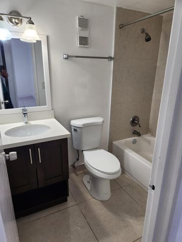 8895 Fontainebleau Blvd 403, Miami, FL 33172