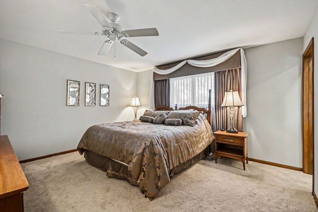 421 E Barclay Court, Elmhurst, IL 60126