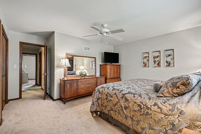 421 E Barclay Court, Elmhurst, IL 60126