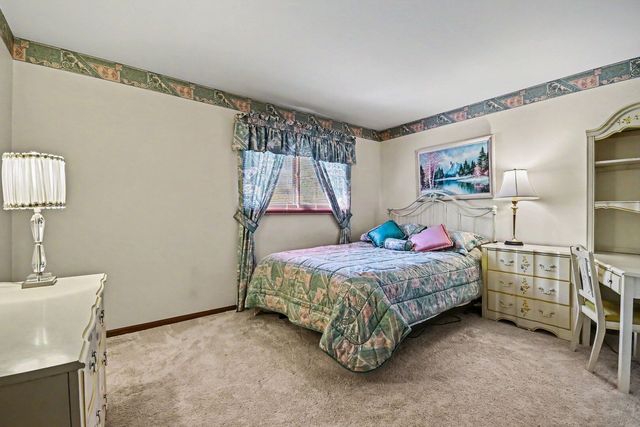 421 E Barclay Court, Elmhurst, IL 60126