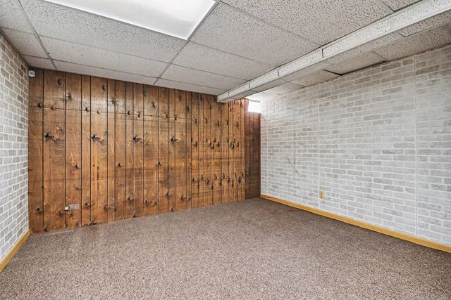 421 E Barclay Court, Elmhurst, IL 60126