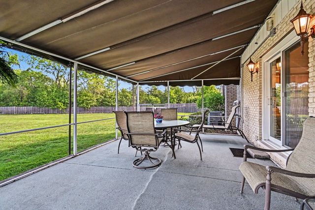 421 E Barclay Court, Elmhurst, IL 60126