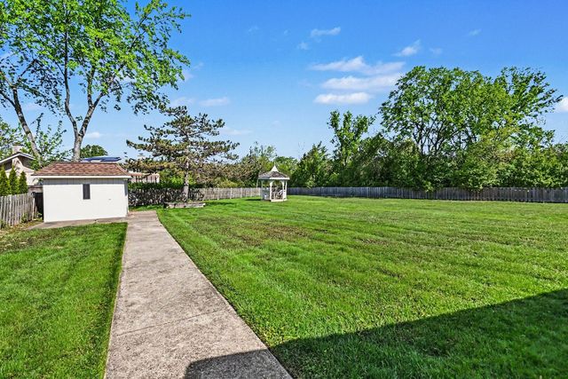 421 E Barclay Court, Elmhurst, IL 60126