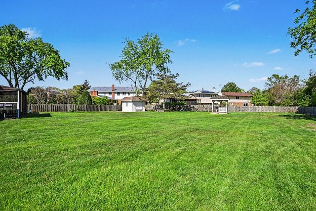 421 E Barclay Court, Elmhurst, IL 60126
