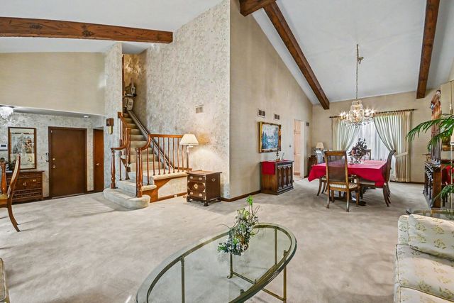 421 E Barclay Court, Elmhurst, IL 60126