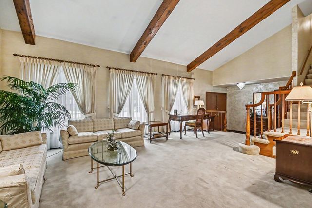 421 E Barclay Court, Elmhurst, IL 60126