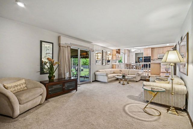 421 E Barclay Court, Elmhurst, IL 60126