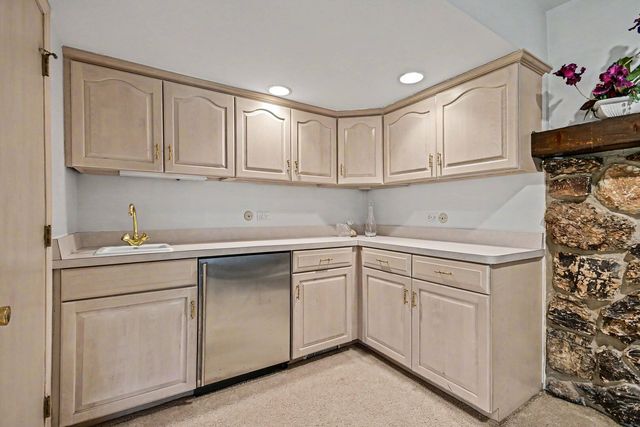421 E Barclay Court, Elmhurst, IL 60126