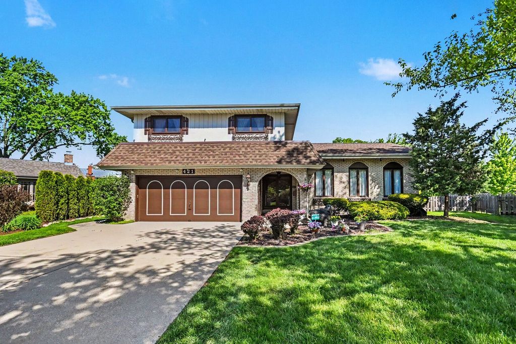 421 E Barclay Court, Elmhurst, IL 60126