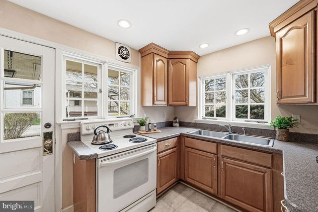 218 VASSAR AVE, Swarthmore, PA 19081