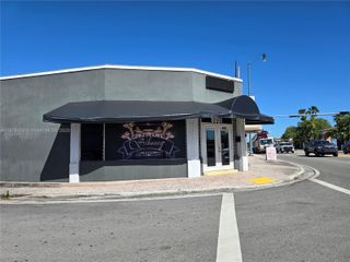 6051 SW 8th St, Miami, FL 33144