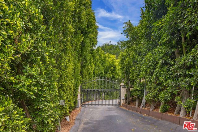 2468 Coldwater Canyon Drive, Beverly Hills, CA 90210