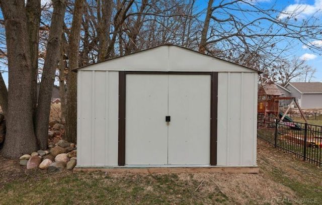 450 Pheasant Ridge Court, Ortonville, MI 48462