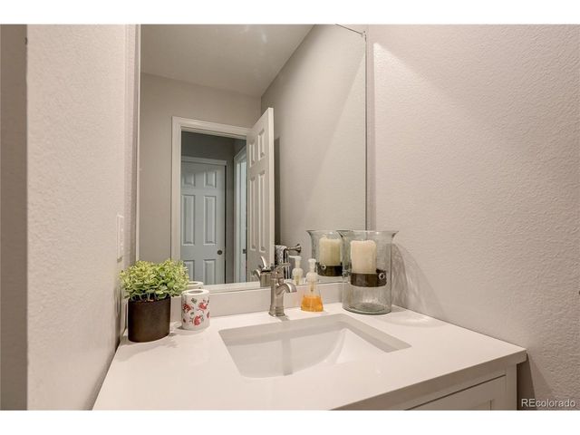 2946 S Devinney Ct, Lakewood, CO 80228