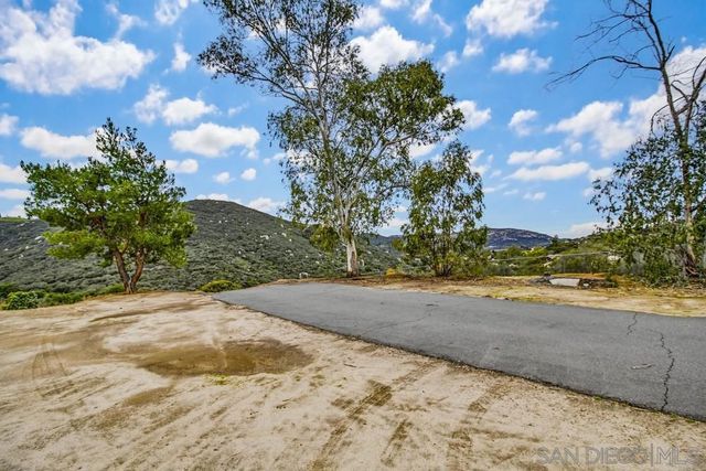 1478 Peutz Valley Rd, Alpine, CA 91901