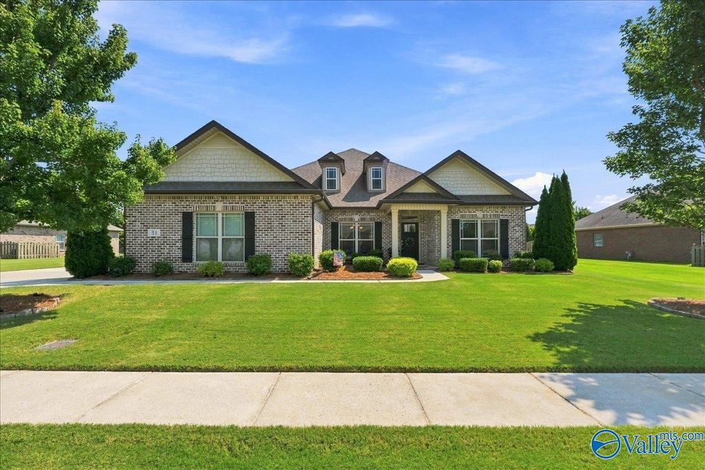 31 Crimson Cloud SW, Huntsville, AL 35824
