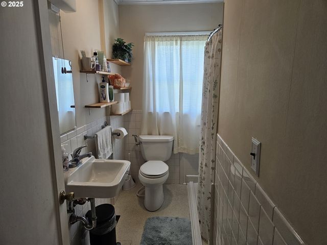 2238 MARION St, North Bend, OR 97459