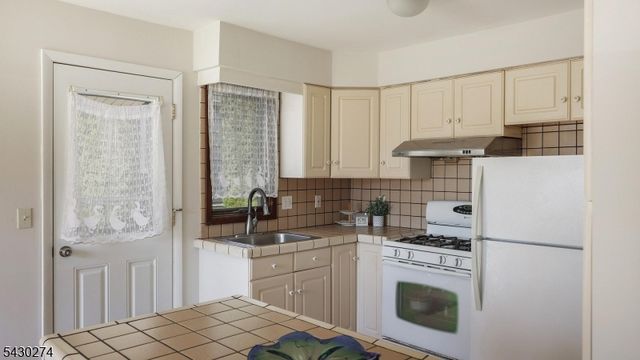 34 Arch St, Butler Boro, NJ 07405