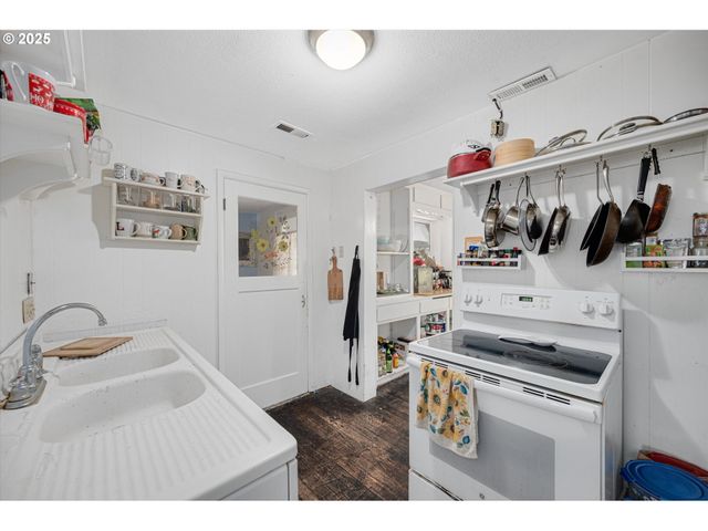 64086 NEHALEM Hwy, Vernonia, OR 97064