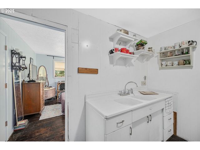 64086 NEHALEM Hwy, Vernonia, OR 97064