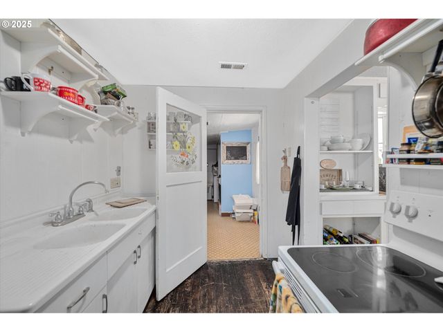 64086 NEHALEM Hwy, Vernonia, OR 97064