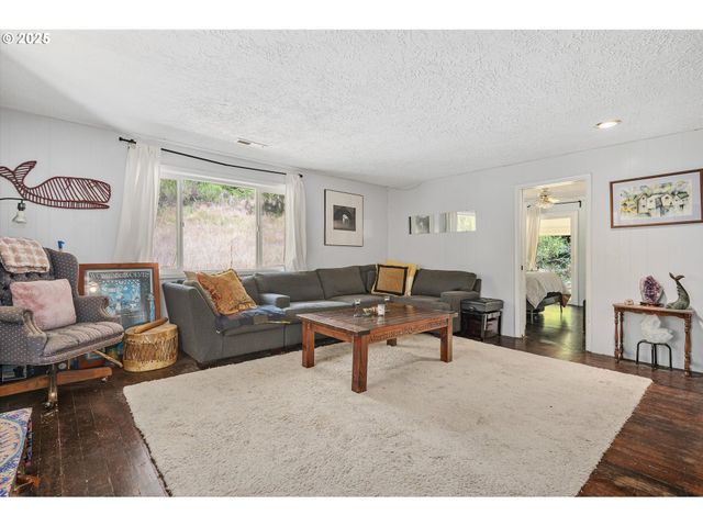 64086 NEHALEM Hwy, Vernonia, OR 97064