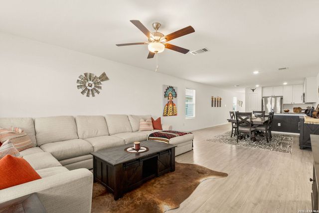 9129 Navarro, Seguin, TX 78155
