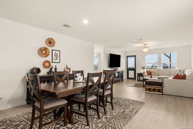 9129 Navarro, Seguin, TX 78155