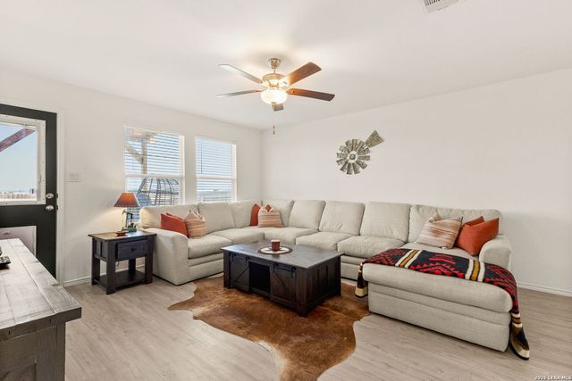 9129 Navarro, Seguin, TX 78155